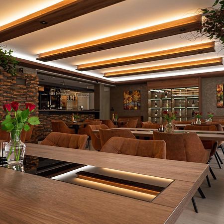 Elite Hotel Nova Dubnica Экстерьер фото