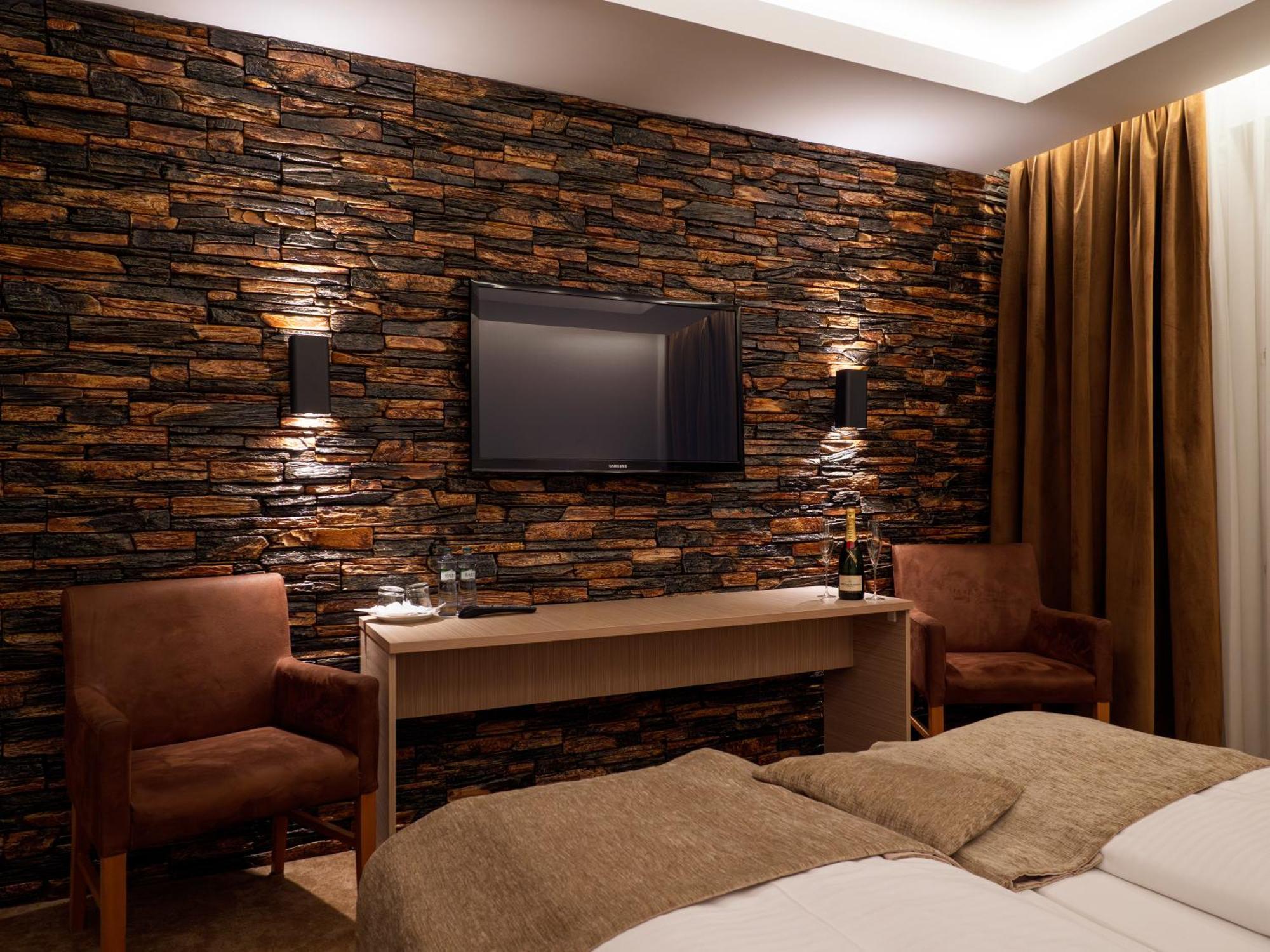Elite Hotel Nova Dubnica Экстерьер фото