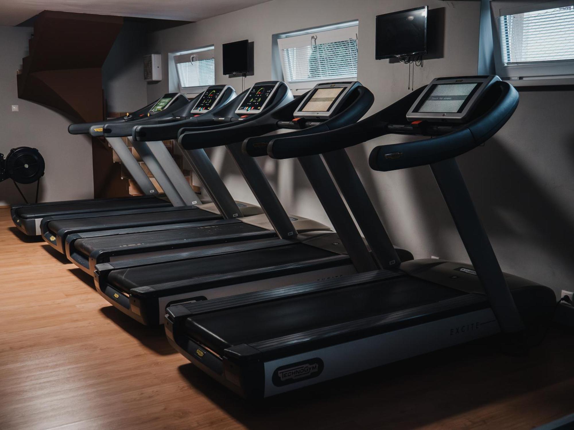 Elite Hotel Nova Dubnica Экстерьер фото