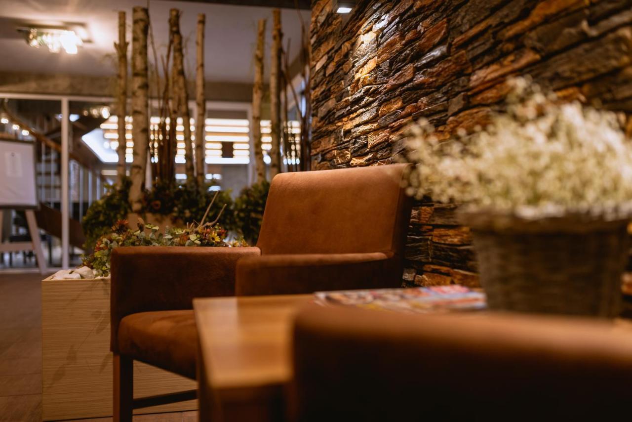 Elite Hotel Nova Dubnica Экстерьер фото