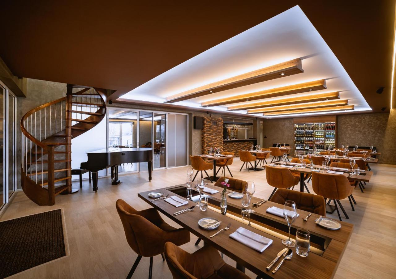 Elite Hotel Nova Dubnica Экстерьер фото
