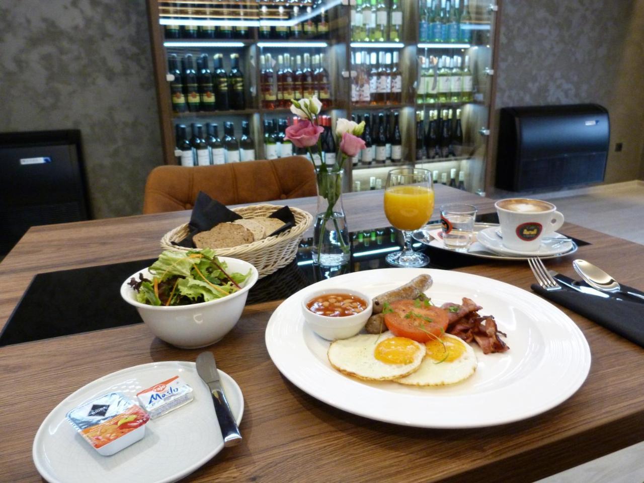 Elite Hotel Nova Dubnica Экстерьер фото