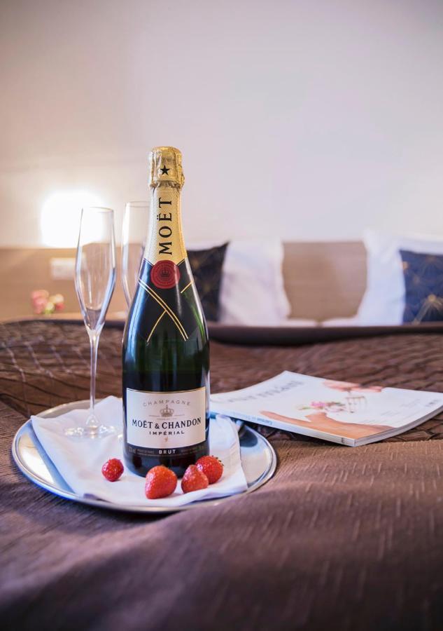 Elite Hotel Nova Dubnica Экстерьер фото