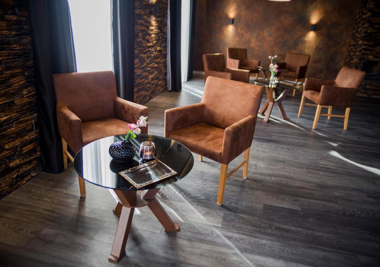 Elite Hotel Nova Dubnica Экстерьер фото